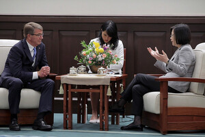 President Tsai meets with former US Secretary of Defense Ash Carter.